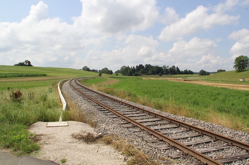 Datei:Bahnstrecke.bei.Kleinengstingen.2.jpg